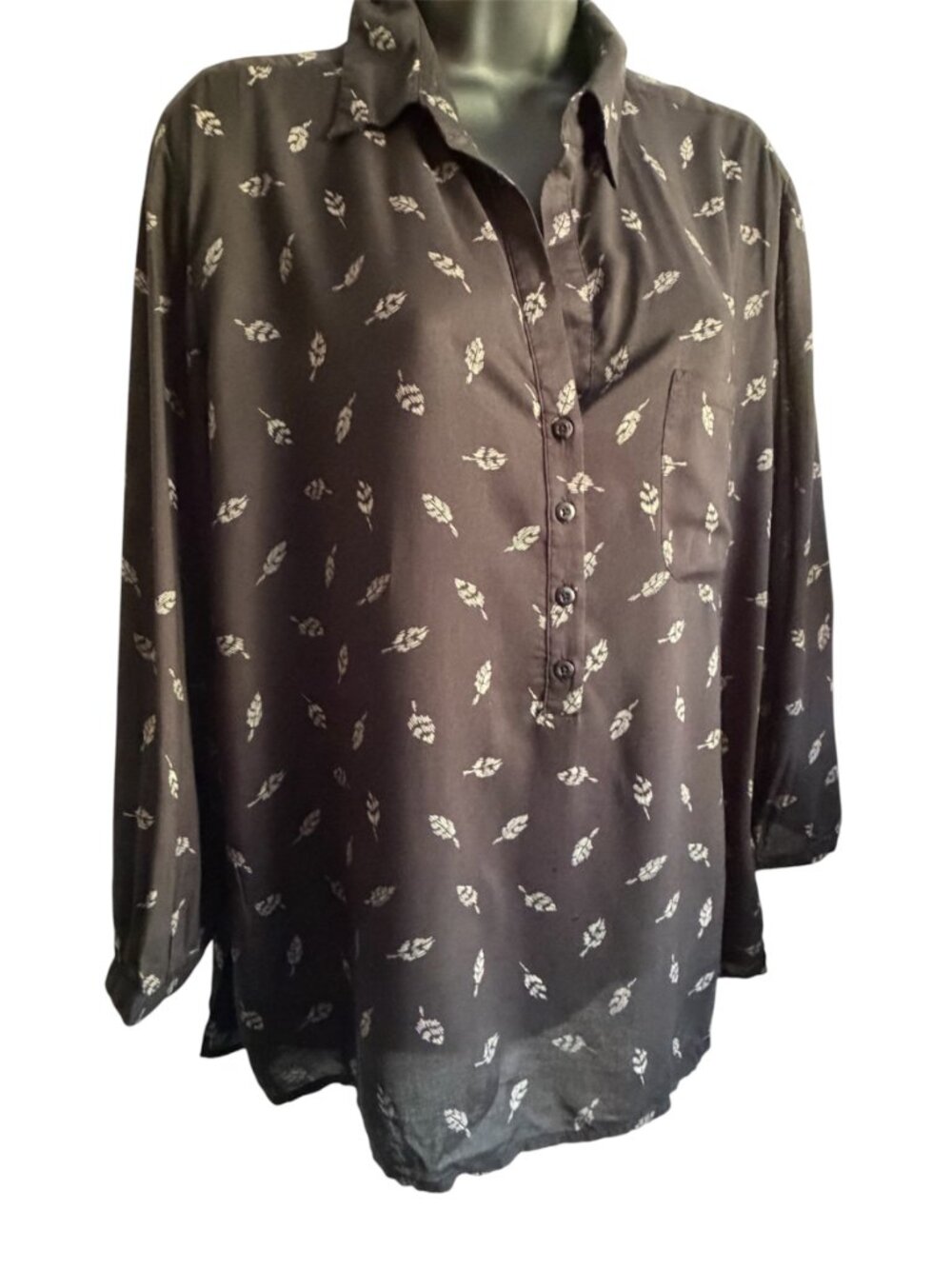 5/$10 - American Eagle Outfitters Women's Black  Button-Down Hi-Low Shirt Size L - Picture 2 of 6